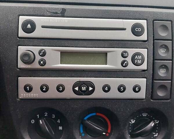 Красный Форд Фиеста, объемом двигателя 1.4 л и пробегом 260 тыс. км за 1699 $, фото 3 на Automoto.ua