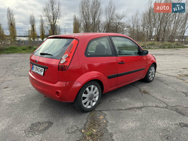 Красный Форд Фиеста, объемом двигателя 1.4 л и пробегом 210 тыс. км за 3650 $, фото 5 на Automoto.ua