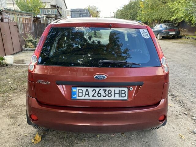 Красный Форд Фиеста, объемом двигателя 1.3 л и пробегом 226 тыс. км за 3900 $, фото 4 на Automoto.ua