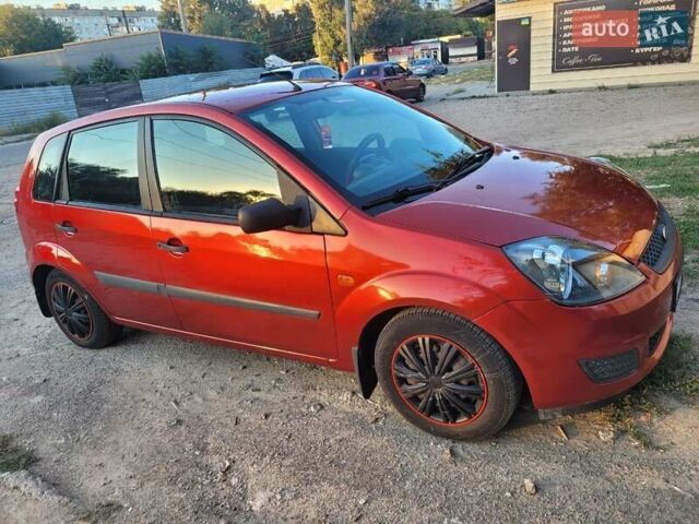Красный Форд Фиеста, объемом двигателя 1.39 л и пробегом 240 тыс. км за 3600 $, фото 6 на Automoto.ua