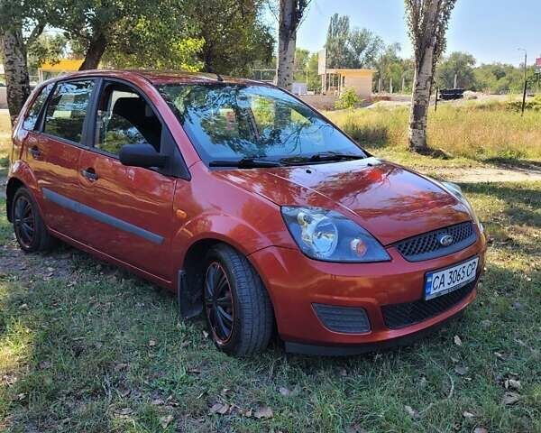 Красный Форд Фиеста, объемом двигателя 1.39 л и пробегом 240 тыс. км за 3800 $, фото 4 на Automoto.ua
