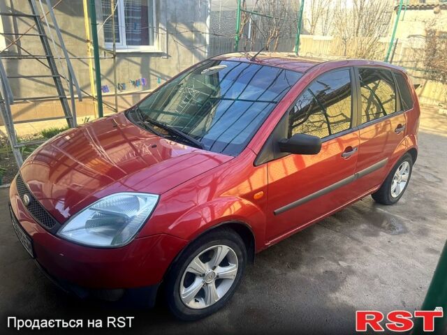 Червоний Форд Фієста, об'ємом двигуна 1.3 л та пробігом 210 тис. км за 3500 $, фото 1 на Automoto.ua