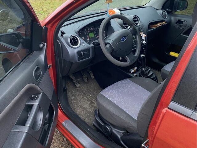 Червоний Форд Фієста, об'ємом двигуна 1.2 л та пробігом 226 тис. км за 3600 $, фото 10 на Automoto.ua