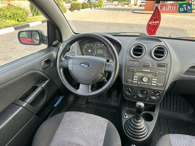 Красный Форд Фиеста, объемом двигателя 1.3 л и пробегом 207 тыс. км за 4900 $, фото 44 на Automoto.ua
