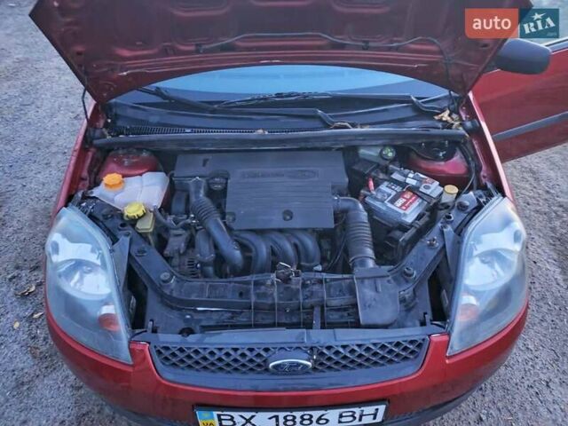 Красный Форд Фиеста, объемом двигателя 1.24 л и пробегом 200 тыс. км за 3600 $, фото 11 на Automoto.ua