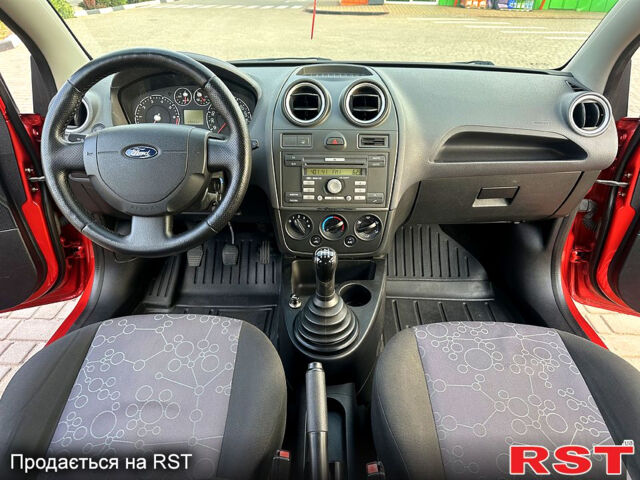 Красный Форд Фиеста, объемом двигателя 1.2 л и пробегом 207 тыс. км за 4900 $, фото 13 на Automoto.ua