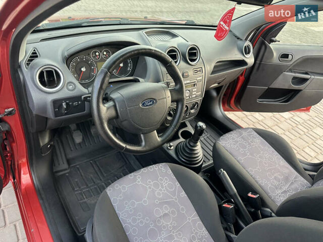 Красный Форд Фиеста, объемом двигателя 1.3 л и пробегом 207 тыс. км за 4900 $, фото 29 на Automoto.ua