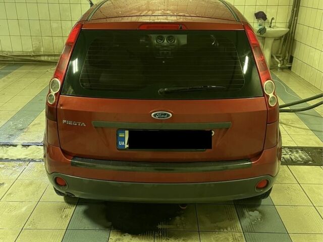 Червоний Форд Фієста, об'ємом двигуна 1.2 л та пробігом 200 тис. км за 3500 $, фото 1 на Automoto.ua