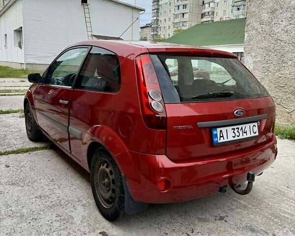 Красный Форд Фиеста, объемом двигателя 1.4 л и пробегом 280 тыс. км за 3700 $, фото 1 на Automoto.ua