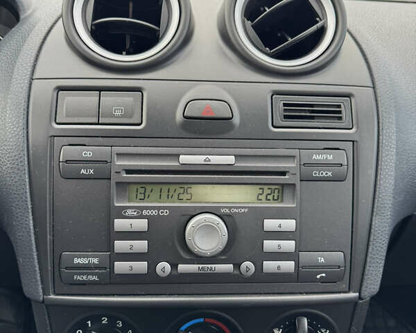 Красный Форд Фиеста, объемом двигателя 1.4 л и пробегом 210 тыс. км за 3650 $, фото 10 на Automoto.ua