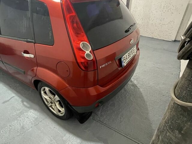 Червоний Форд Фієста, об'ємом двигуна 1.4 л та пробігом 214 тис. км за 3500 $, фото 5 на Automoto.ua