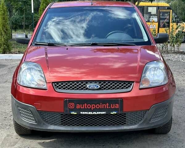 Червоний Форд Фієста, об'ємом двигуна 1.39 л та пробігом 139 тис. км за 5500 $, фото 1 на Automoto.ua