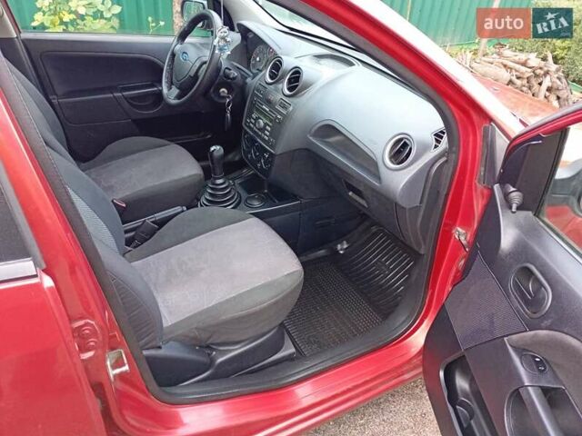 Красный Форд Фиеста, объемом двигателя 1.3 л и пробегом 180 тыс. км за 3800 $, фото 17 на Automoto.ua