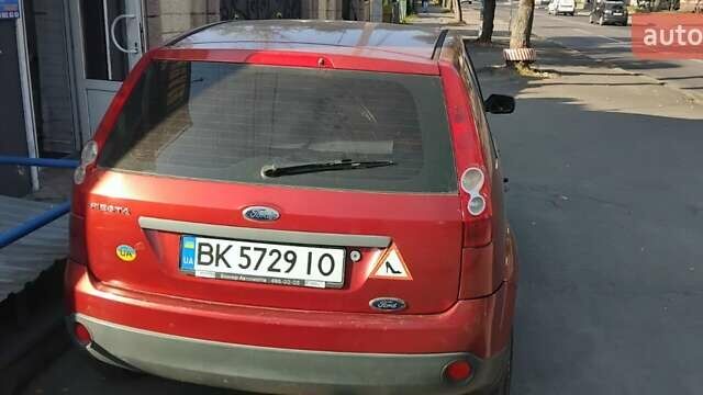 Червоний Форд Фієста, об'ємом двигуна 1.24 л та пробігом 195 тис. км за 2905 $, фото 6 на Automoto.ua