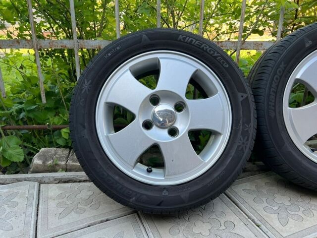 Червоний Форд Фієста, об'ємом двигуна 1.2 л та пробігом 200 тис. км за 3500 $, фото 4 на Automoto.ua