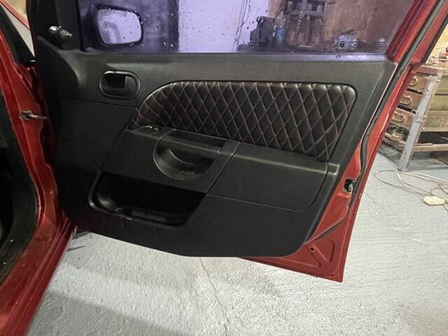 Червоний Форд Фієста, об'ємом двигуна 1.4 л та пробігом 214 тис. км за 3500 $, фото 7 на Automoto.ua