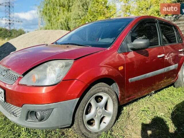 Красный Форд Фиеста, объемом двигателя 1.3 л и пробегом 185 тыс. км за 2150 $, фото 2 на Automoto.ua