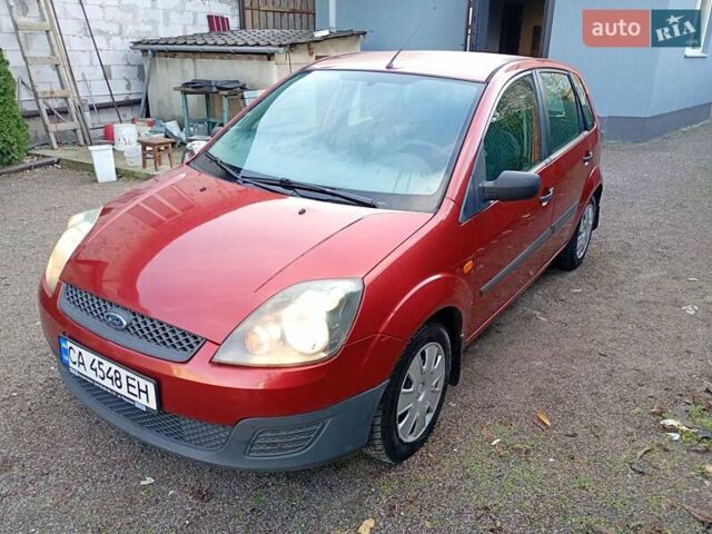 Красный Форд Фиеста, объемом двигателя 1.3 л и пробегом 180 тыс. км за 3800 $, фото 1 на Automoto.ua