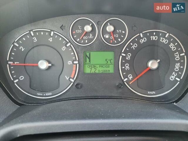 Красный Форд Фиеста, объемом двигателя 1.39 л и пробегом 240 тыс. км за 3600 $, фото 10 на Automoto.ua