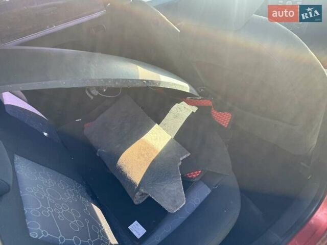 Красный Форд Фиеста, объемом двигателя 1.3 л и пробегом 185 тыс. км за 2150 $, фото 10 на Automoto.ua