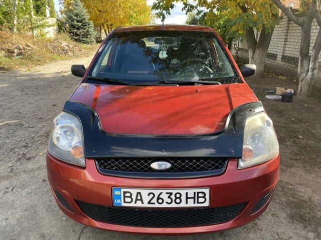 Красный Форд Фиеста, объемом двигателя 1.3 л и пробегом 226 тыс. км за 3900 $, фото 1 на Automoto.ua