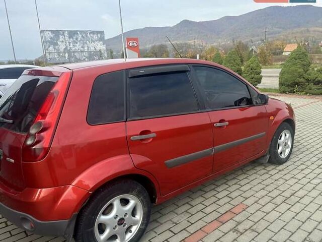 Красный Форд Фиеста, объемом двигателя 1.4 л и пробегом 230 тыс. км за 3999 $, фото 4 на Automoto.ua