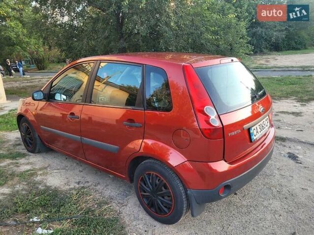 Красный Форд Фиеста, объемом двигателя 1.39 л и пробегом 240 тыс. км за 3600 $, фото 5 на Automoto.ua