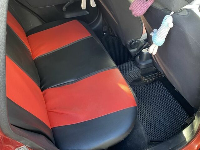 Красный Форд Фиеста, объемом двигателя 1.3 л и пробегом 226 тыс. км за 3900 $, фото 8 на Automoto.ua