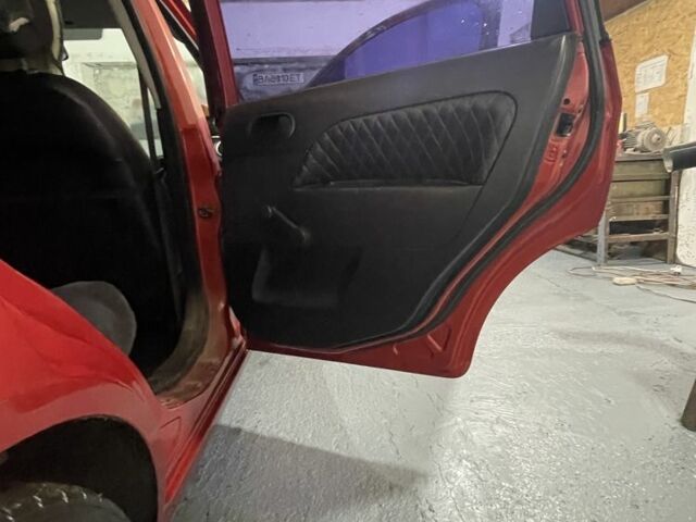 Червоний Форд Фієста, об'ємом двигуна 1.4 л та пробігом 214 тис. км за 3500 $, фото 10 на Automoto.ua