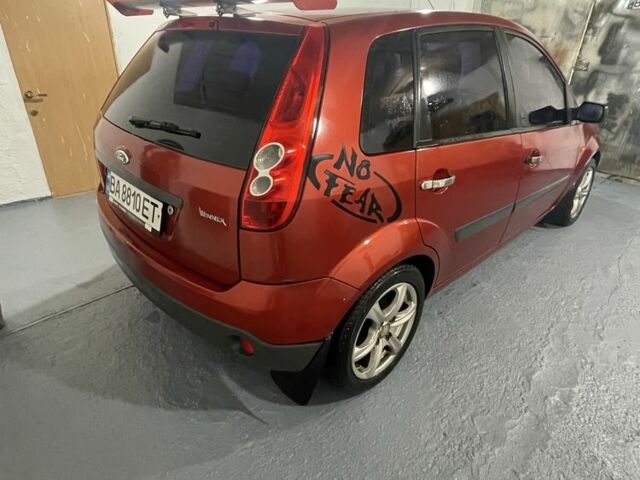 Червоний Форд Фієста, об'ємом двигуна 1.4 л та пробігом 214 тис. км за 3500 $, фото 6 на Automoto.ua