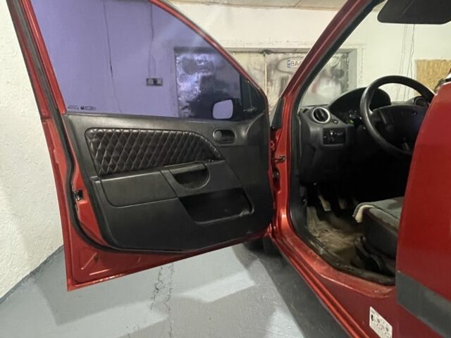Червоний Форд Фієста, об'ємом двигуна 1.4 л та пробігом 214 тис. км за 3500 $, фото 11 на Automoto.ua