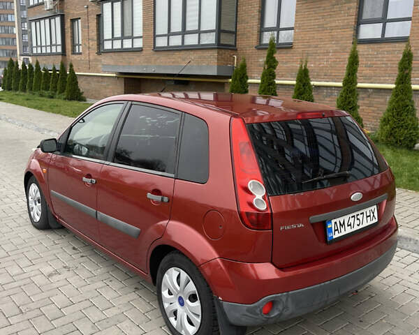 Красный Форд Фиеста, объемом двигателя 1.3 л и пробегом 159 тыс. км за 3450 $, фото 4 на Automoto.ua