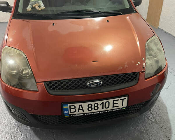 Красный Форд Фиеста, объемом двигателя 1.4 л и пробегом 214 тыс. км за 3500 $, фото 2 на Automoto.ua