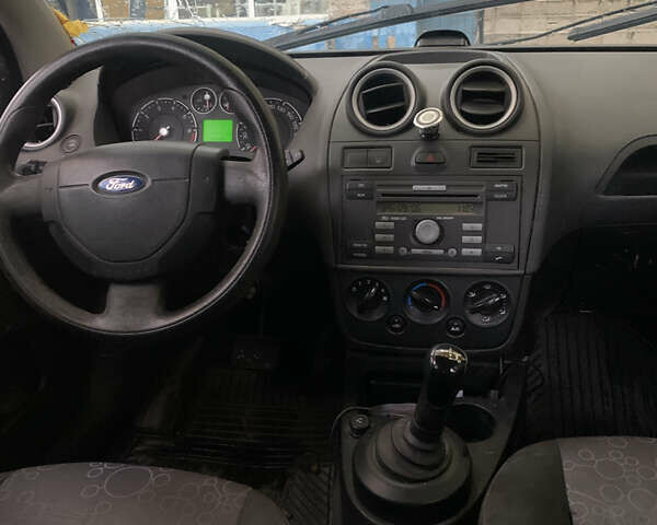 Форд Фієста 2006 у Запоріжжя на Automoto.ua Червоний Форд Фієста, об'ємом двигуна 1.39 л та пробігом 154 тис. км за 4200 $, фото 1 на Automoto.ua