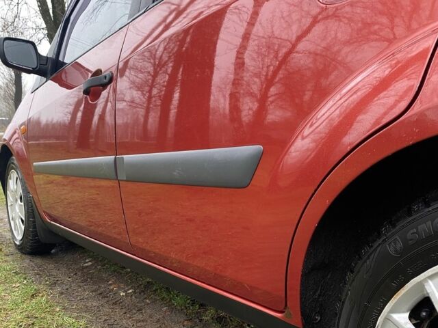 Червоний Форд Фієста, об'ємом двигуна 1.2 л та пробігом 226 тис. км за 3600 $, фото 8 на Automoto.ua