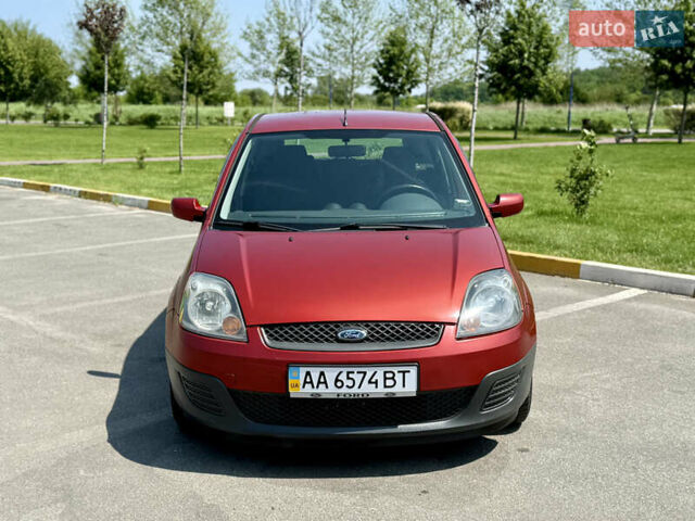 Красный Форд Фиеста, объемом двигателя 1.3 л и пробегом 150 тыс. км за 3800 $, фото 9 на Automoto.ua