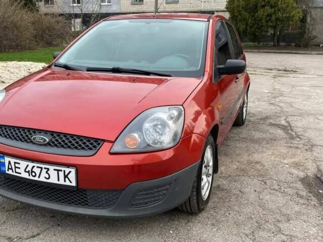 Красный Форд Фиеста, объемом двигателя 1.2 л и пробегом 175 тыс. км за 3900 $, фото 1 на Automoto.ua