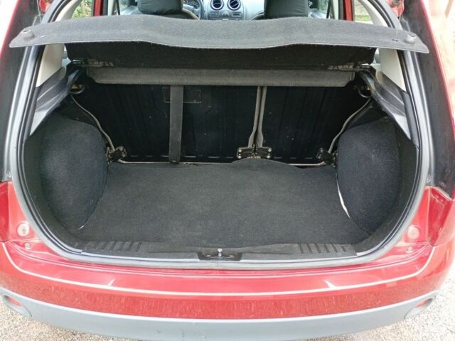 Красный Форд Фиеста, объемом двигателя 1.3 л и пробегом 190 тыс. км за 3800 $, фото 14 на Automoto.ua