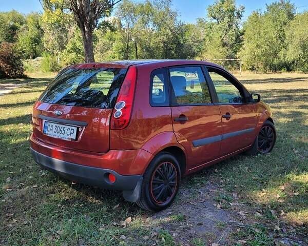 Красный Форд Фиеста, объемом двигателя 1.39 л и пробегом 240 тыс. км за 3800 $, фото 7 на Automoto.ua