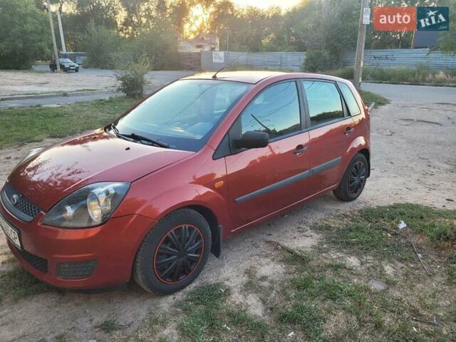 Красный Форд Фиеста, объемом двигателя 1.39 л и пробегом 240 тыс. км за 3600 $, фото 7 на Automoto.ua