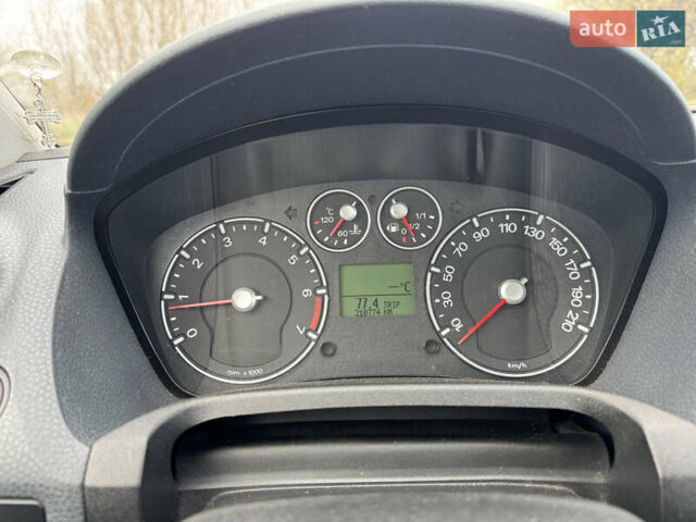 Красный Форд Фиеста, объемом двигателя 1.4 л и пробегом 210 тыс. км за 3650 $, фото 9 на Automoto.ua