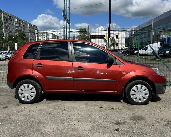 Червоний Форд Фієста, об'ємом двигуна 1.39 л та пробігом 139 тис. км за 5500 $, фото 3 на Automoto.ua