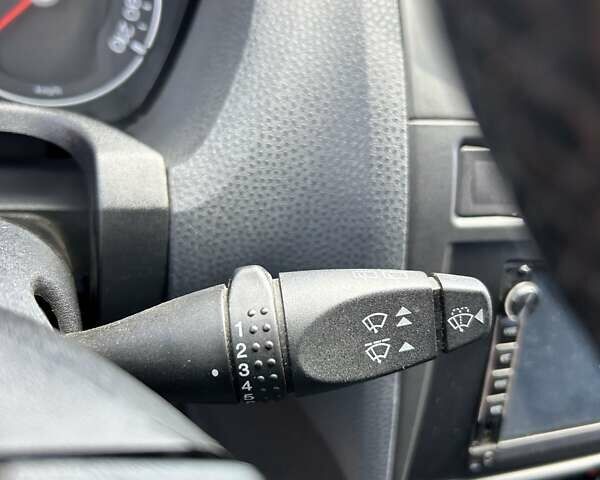Червоний Форд Фієста, об'ємом двигуна 1.39 л та пробігом 139 тис. км за 5500 $, фото 22 на Automoto.ua
