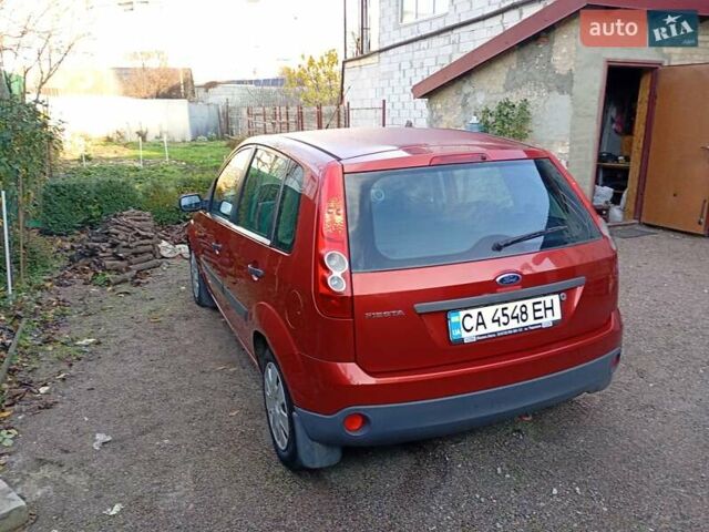 Красный Форд Фиеста, объемом двигателя 1.3 л и пробегом 180 тыс. км за 3800 $, фото 6 на Automoto.ua