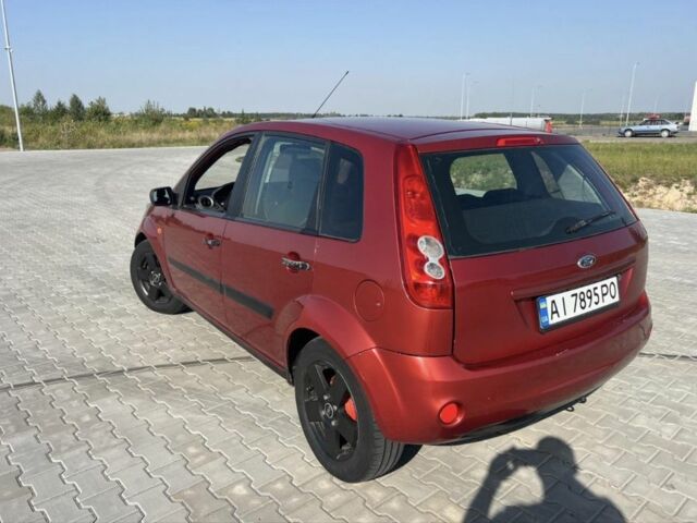 Красный Форд Фиеста, объемом двигателя 1.2 л и пробегом 252 тыс. км за 3450 $, фото 4 на Automoto.ua