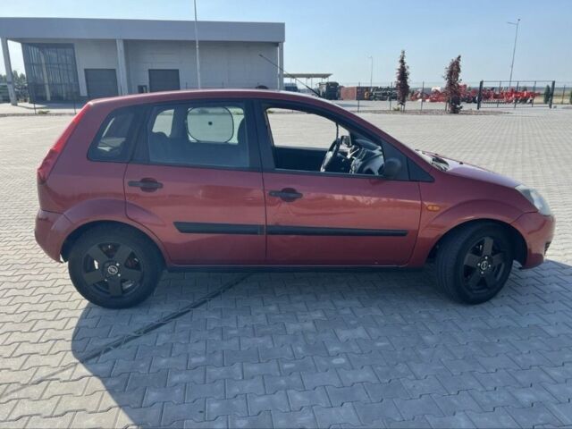 Красный Форд Фиеста, объемом двигателя 1.2 л и пробегом 252 тыс. км за 3450 $, фото 2 на Automoto.ua