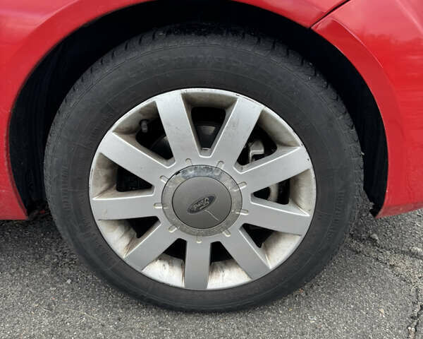 Красный Форд Фиеста, объемом двигателя 1.4 л и пробегом 210 тыс. км за 3650 $, фото 8 на Automoto.ua