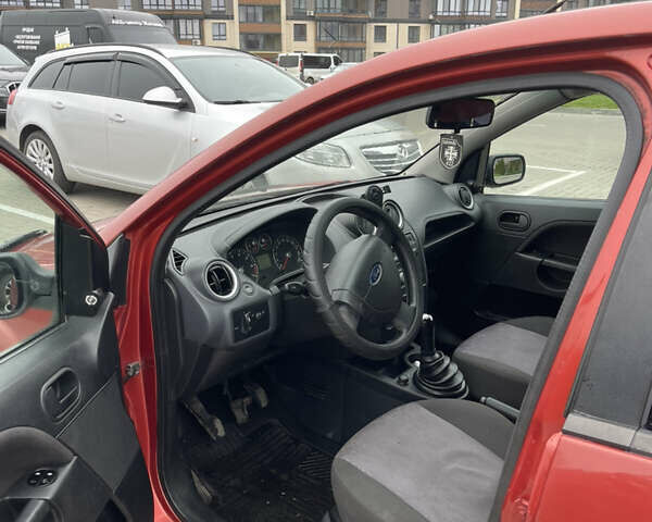 Красный Форд Фиеста, объемом двигателя 1.3 л и пробегом 159 тыс. км за 3450 $, фото 11 на Automoto.ua