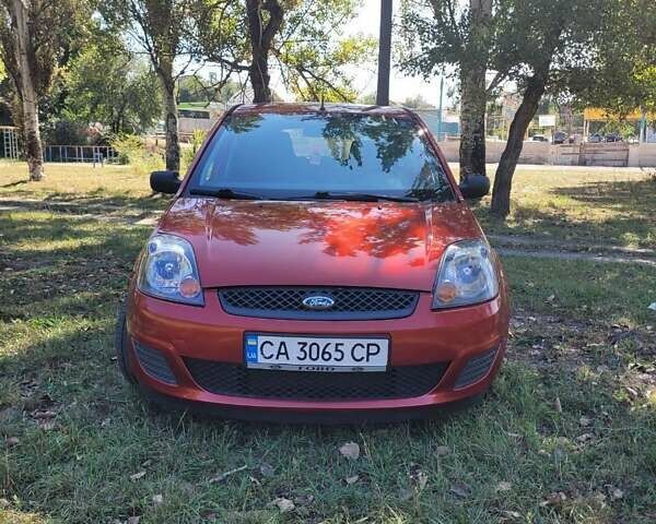 Красный Форд Фиеста, объемом двигателя 1.39 л и пробегом 240 тыс. км за 3800 $, фото 6 на Automoto.ua