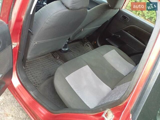 Красный Форд Фиеста, объемом двигателя 1.3 л и пробегом 180 тыс. км за 3800 $, фото 10 на Automoto.ua